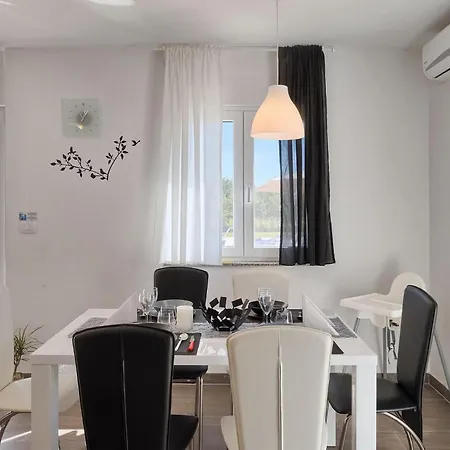 Rebici Holiday home Pula