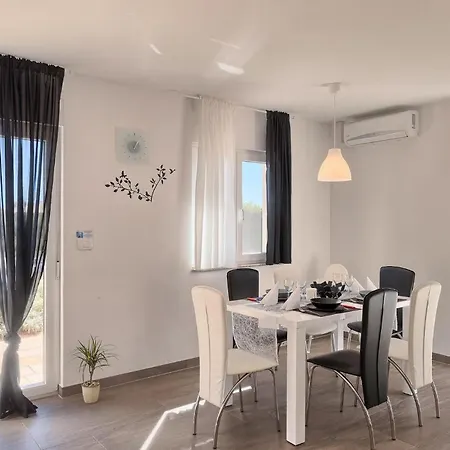 Rebici Holiday home Pula