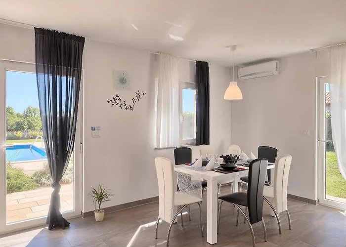 Rebici Vakantiehuis Pula